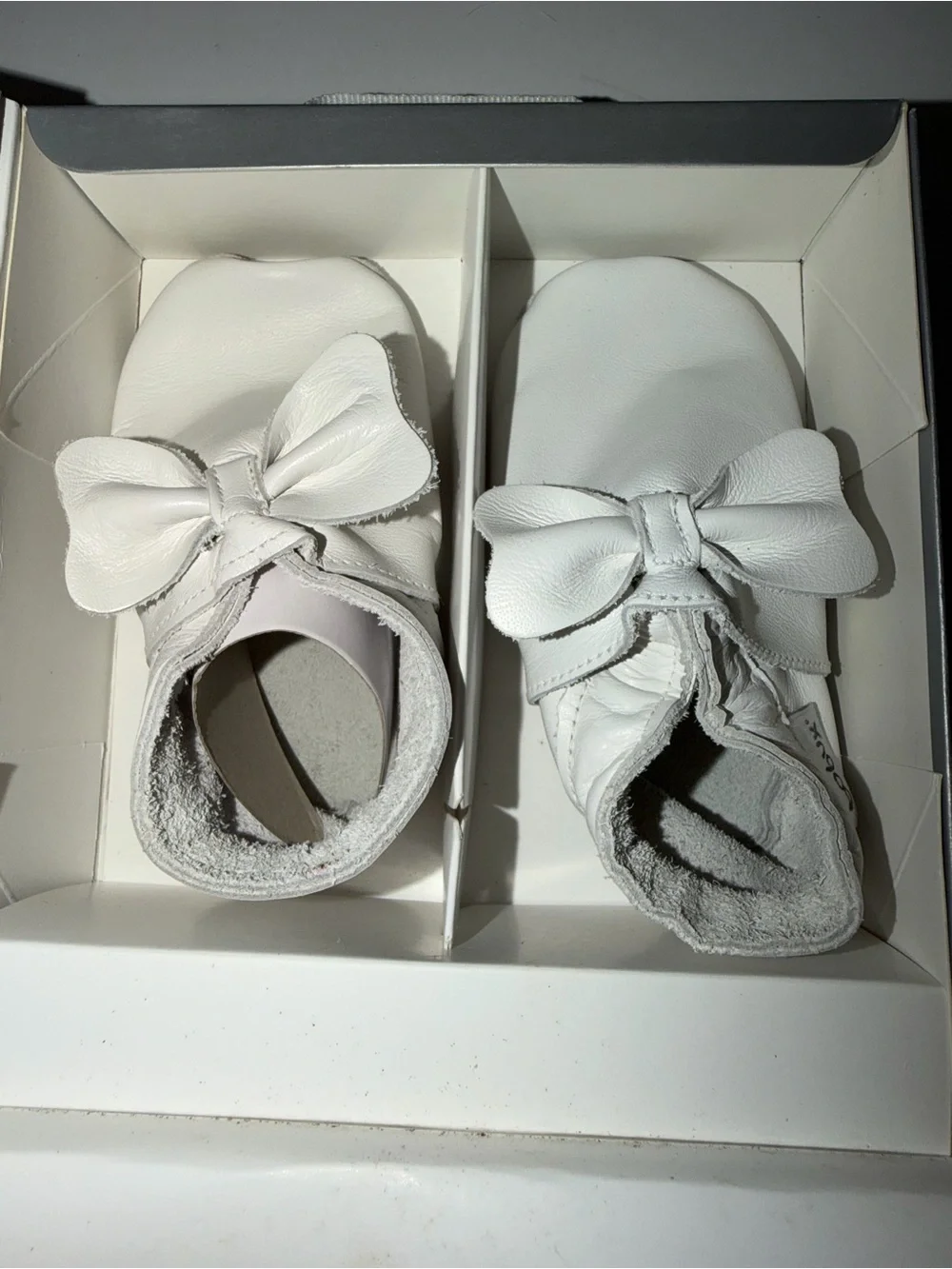 Bobux White Leather Soft Sole Baby Shoes with Bow